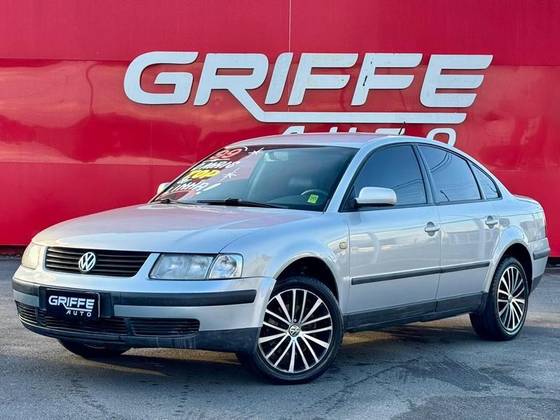 VOLKSWAGEN PASSAT 1.8 20V GASOLINA 4P TIPTRONIC VOLKSWAGEN PASSAT 1.8 20V GASOLINA 4P TIPTRONIC